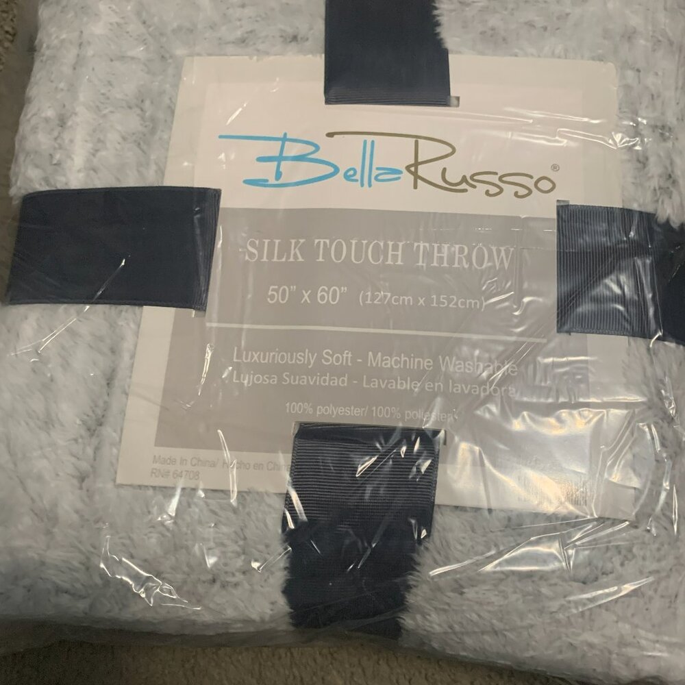BELLA RUSSO FLANNEL THROW BLANKET 50"" X 60"" Luxuriously Soft New In Packaging